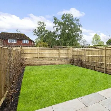 Image 5 - Orchard Walls, Surrey, Surrey, Kt24 - Duplex for sale