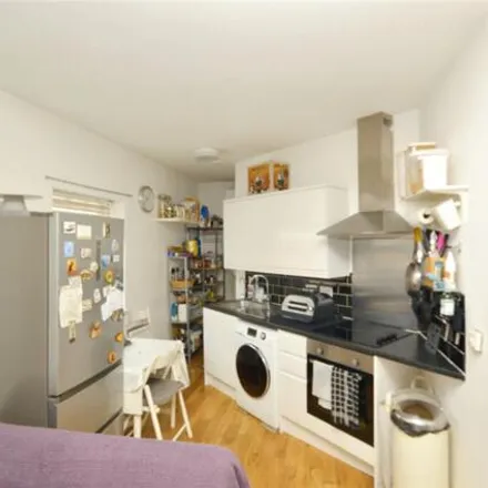 Image 4 - 22 Leavesden Road, North Watford, WD24 5FR, United Kingdom - Apartment for sale