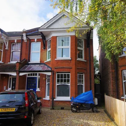 Rent this 2 bed apartment on Granville Road in London, N12 0HS