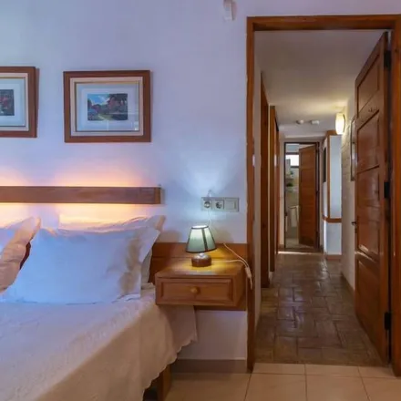 Rent this 2 bed house on 8200-001 Distrito de Évora