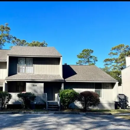 Rent this 2 bed townhouse on 224 Highpoint Drive in Diamondhead, MS 39525