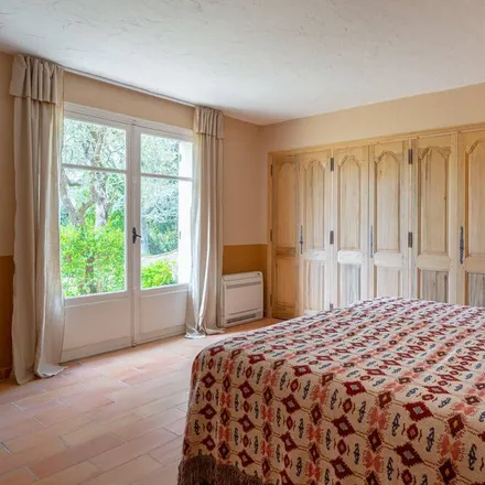 Rent this 6 bed house on Mouans-Sartoux in Allée des Écoles, 06370 Mouans-Sartoux