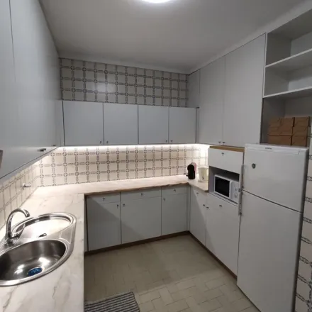 Rent this 4 bed apartment on Cruz Vermelha in Rua de Oliveira Monteiro, 4050-428 Porto