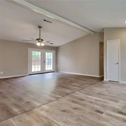 Image 3 - 2119 Glenbrook Meadows Drive, Garland, TX 75040, USA - House for sale