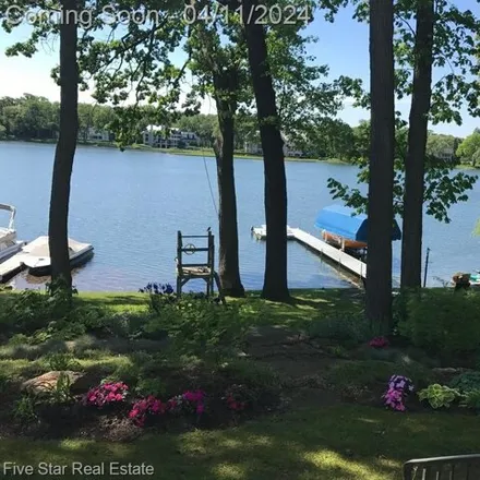 Image 6 - Lake View Court, Commerce Charter Township, MI 48382, USA - House for sale