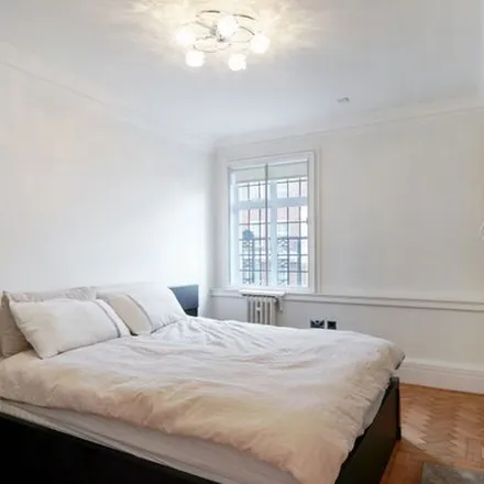 Rent this 4 bed apartment on Stucley Place in London, NW1 8NS
