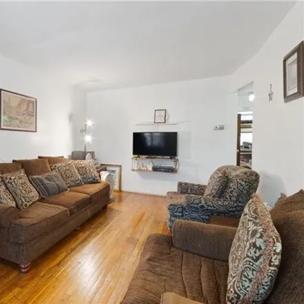 Image 2 - 1346 East 99th Street, New York, NY 11236, USA - House for sale