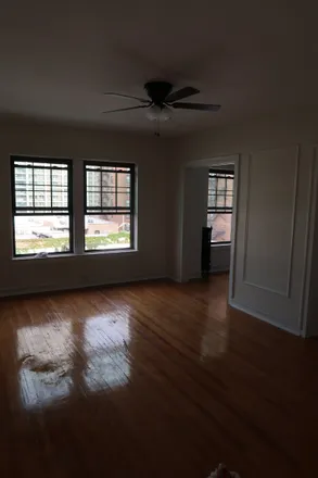 Rent this studio apartment on 426 West Briar Place