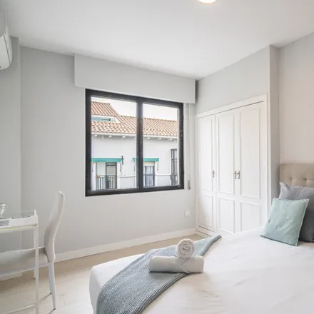 Rent this 2 bed apartment on Madrid in Calle José María Roquero, 3