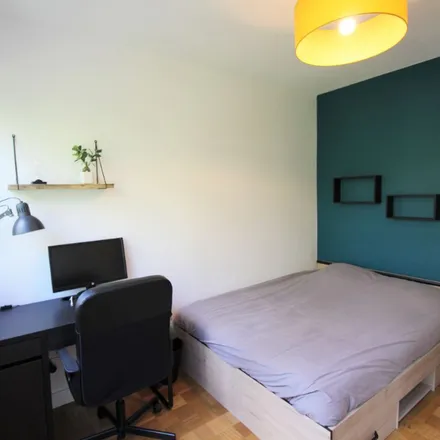 Rent this 5 bed apartment on Quai Monge in 49035 Angers, France