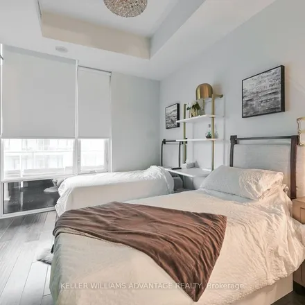 Image 4 - 29 Queens Quay East, Old Toronto, ON M5E 1E5, Canada - Apartment for rent