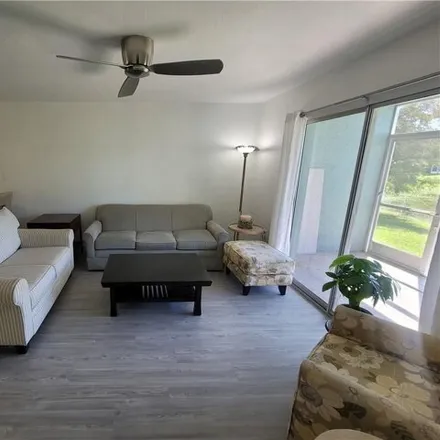 Image 3 - 140 Cypress Way East, Palm River, Collier County, FL 34110, USA - Condo for rent
