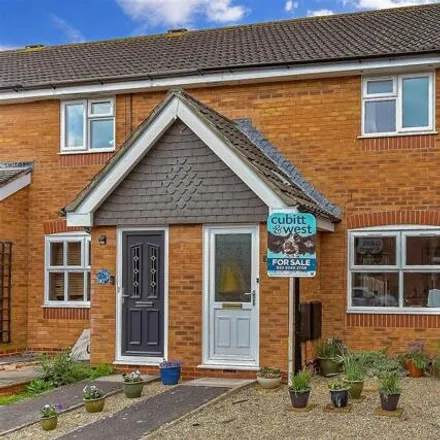 Buy this 2 bed townhouse on Redwood Grove in Havant, PO9 5TN