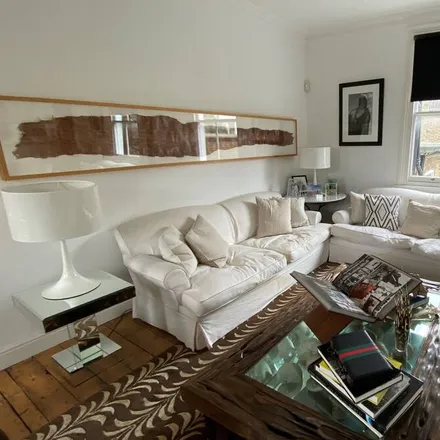 Rent this 4 bed townhouse on London in W12 8JW, United Kingdom