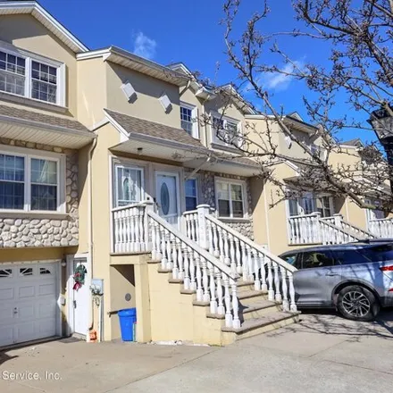 Buy this 3 bed house on 149 Dartmouth Loop in New York, NY 10306