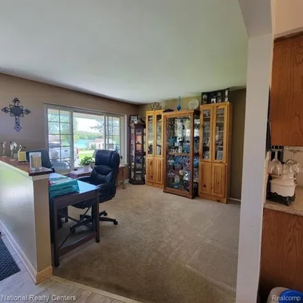 Image 6 - 1120 Pinecrest Drive, White Lake Charter Township, MI 48383, USA - House for sale