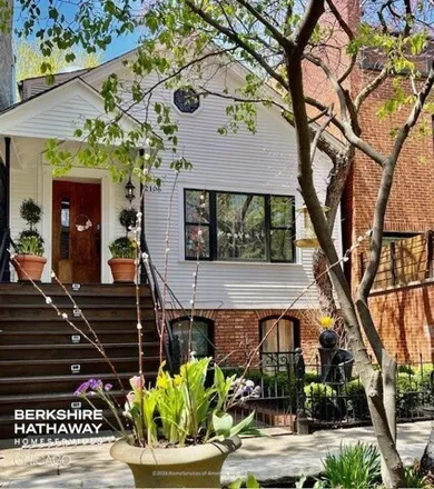 Buy this 5 bed house on 2106 North Hudson Avenue in Chicago, IL 60614