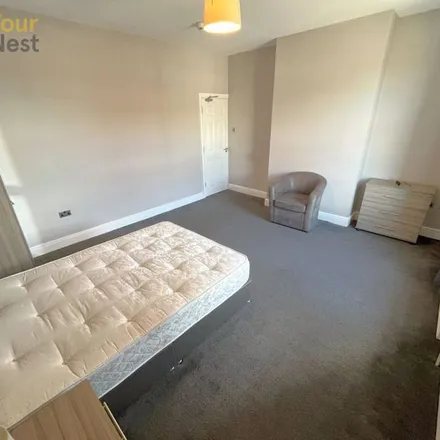 Image 3 - Clifford Place, Churwell, LS27 7PP, United Kingdom - Apartment for rent