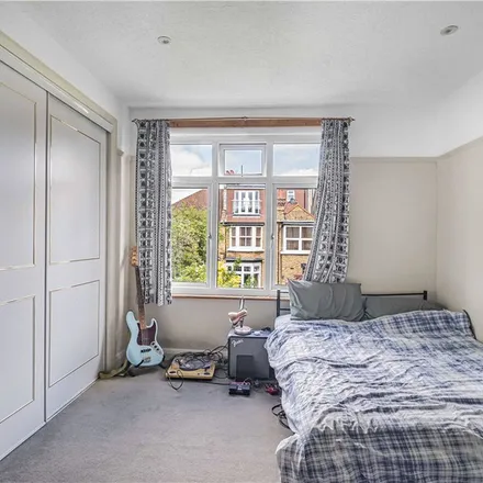 Rent this 3 bed apartment on Cricklade Avenue in London, SW2 3HE