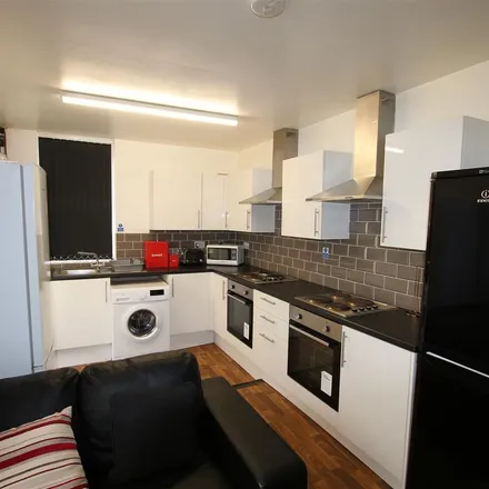 Rent this 5 bed apartment on London Road in Wootton, NN4 0JH