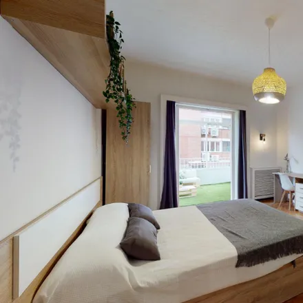 Rent this 8 bed room on Calle de Boix y Morer in 4, 28003 Madrid