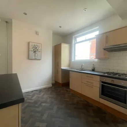 Rent this 2 bed apartment on Baker Street in Hull, HU2 8HH