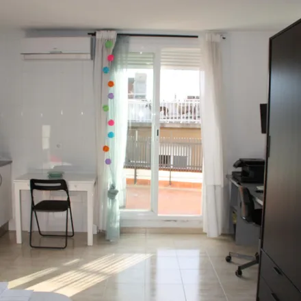 Image 5 - Carrer d'Osca, 08201 Sabadell, Spain - Apartment for rent