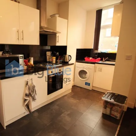 Image 3 - 187 Brudenell Street, Leeds, LS6 1EX, United Kingdom - Townhouse for rent