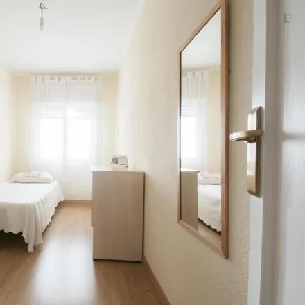 Rent this 3 bed room on Madrid in Sanwei, Calle de Julia Nebot