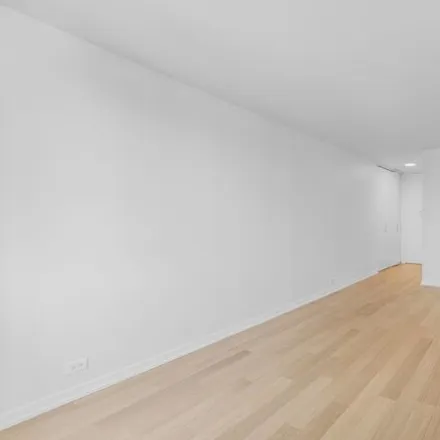 Image 2 - South Park Tower, 124 West 60th Street, New York, NY 10023, USA - House for rent