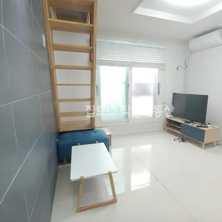 Rent this 1 bed apartment on 서울특별시 서초구 잠원동 25-9