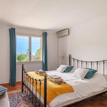 Rent this 3 bed house on Route de l'Esterel in 83600 Les Adrets-de-l'Estérel, France