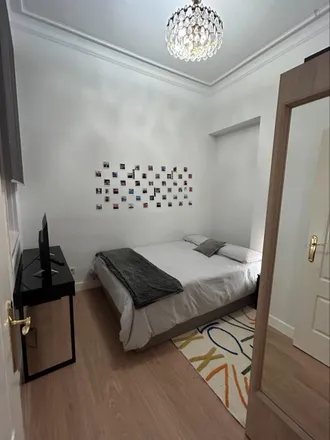 Rent this 2 bed room on Calle de Colón in 13, 28004 Madrid