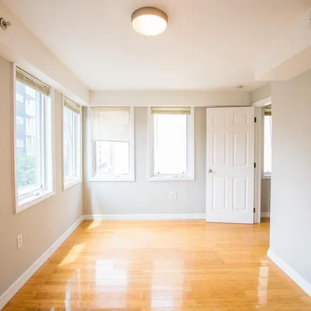 Rent this 2 bed apartment on 800 North 2nd Street in Philadelphia, PA 19123