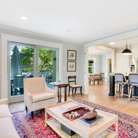 Image 3 - 10 Park Avenue, Greenwich, CT 06870, USA - House for sale