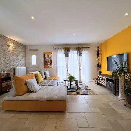 Rent this 5 bed apartment on Rue le Verrier in 37300 Joué-lès-Tours, France