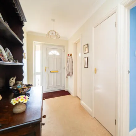 Image 5 - Knights Mews, York Road, London, SM2 6HF, United Kingdom - House for sale