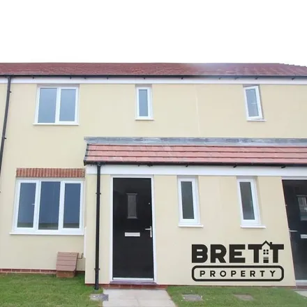 Rent this 3 bed townhouse on Turnberry Close in Milford Haven, SA73 3SD