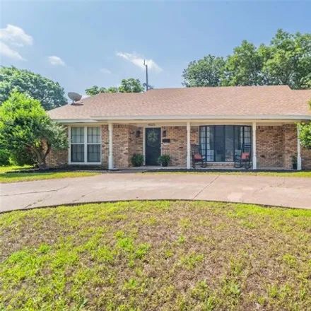 Buy this 5 bed house on 4025 Wedgworth Road South in Fort Worth, TX 76133