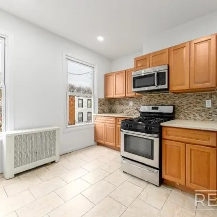 Image 2 - 133 Weirfield Street, New York, NY 11221, USA - Townhouse for rent