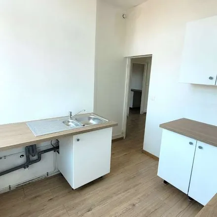 Rent this 3 bed apartment on Collège Jean Macé in Rue des Maréchaux, 62100 Calais