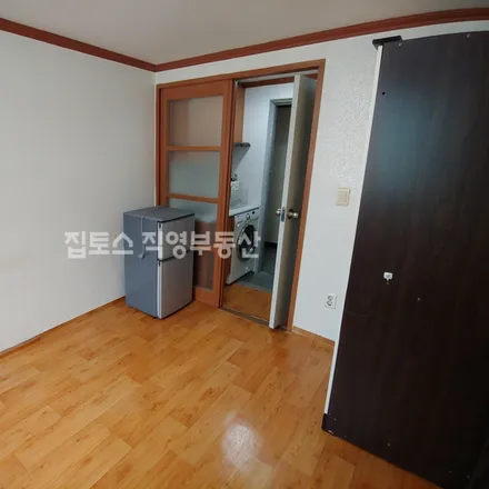 Rent this studio apartment on 서울특별시 관악구 신림동 255-169