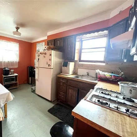 Image 3 - 471 Van Sicklen Street, New York, NY 11223, USA - House for sale