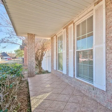 Image 2 - 1082 Southwest 24th Street, Moore, OK 73170, USA - House for sale