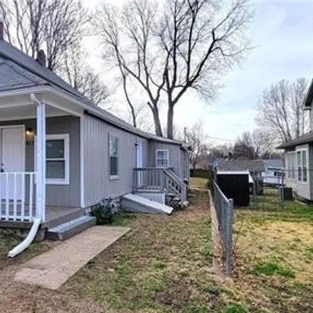 Buy this 2 bed house on 841 Kickapoo Street in Leavenworth, KS 66048