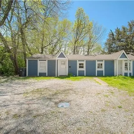 Buy this studio house on 535 West Loula Street in Olathe, KS 66061