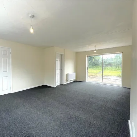 Rent this 3 bed duplex on Wedge Wood Crescent in Telford, TF1 5BL