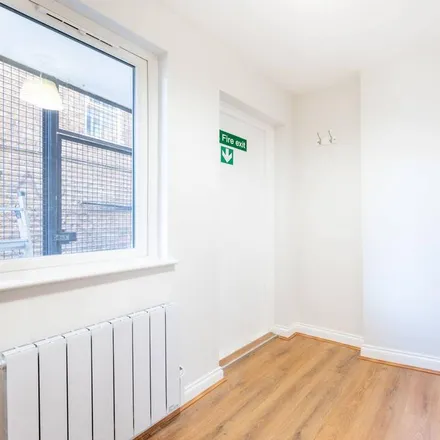 Rent this studio apartment on 111 Uxbridge Road in London, W12 8NL