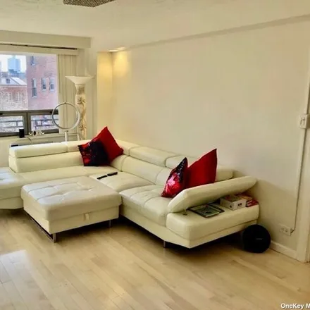 Image 7 - 61-25 97th Street, New York, NY 11374, USA - Apartment for sale