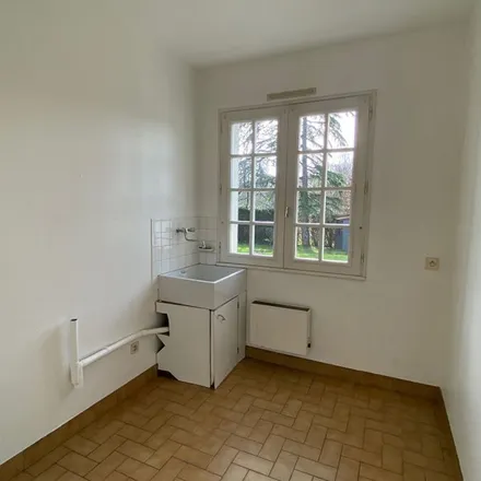 Rent this 5 bed apartment on 36 Rue de Bellevue in 44880 Sautron, France